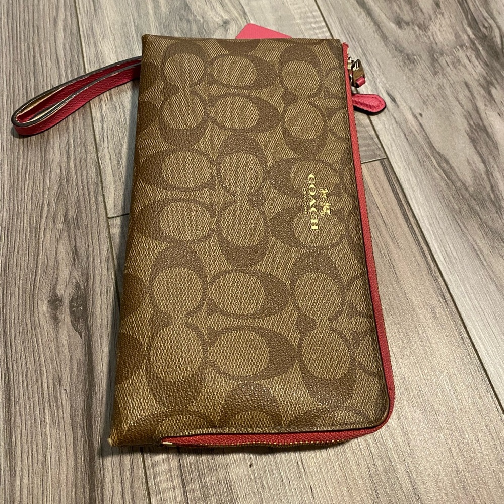 Coach wristlet wallet